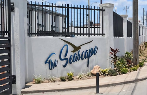 Harbour View House | Charming 2-bedroom Townhome with 24-hr security close to the Airport