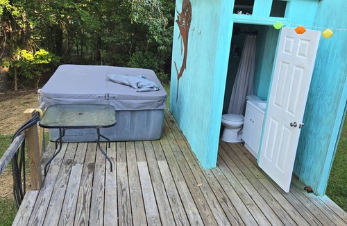 Leesville House | Charming 2-bedroom lakehouse in delightful Leesville with AC