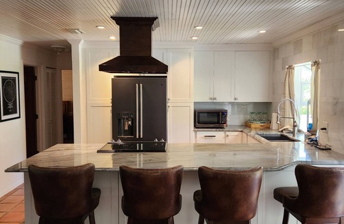 The Meadows House | Charming 2-bedroom pool home in welcoming Sarasota with WiFi, AC