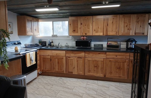 Bedford Cottage | Charming 2-bedroom private cottage, pet friendly, great location, no pet fees!