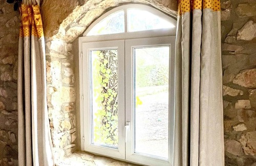 Venasque Cottage | Charming 2-bedroom Provencal Cottage in Peaceful Venasque with Heated Pool