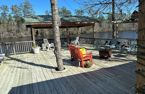 Ash Cottage | Charming 2-bedroom riverside cottage near beaches with huge bar and deck to fish