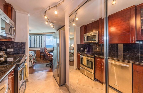 Waikiki Condo | Charming 2-bedroom separate entry condos in fabulous Honolulu with Free Parking