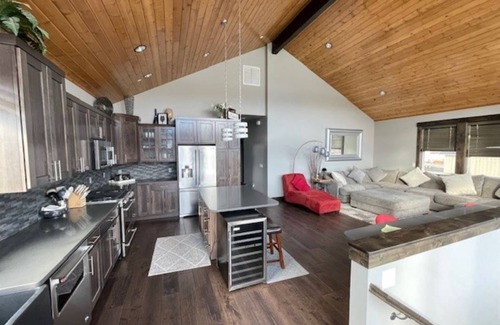 Ardenvoir House | Charming 2-bedroom shop house on the beautiful Columbia River