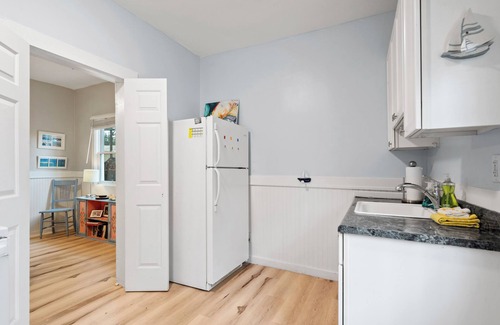 Thunderbolt Cottage | Charming 2-bedroom Shrimper's Cottage Close to Thunderbolt Marina in Savannah