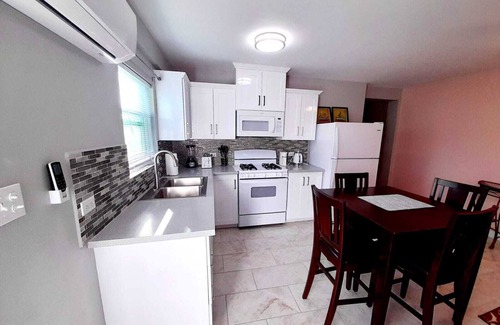 Jennings House | Charming 2-bedroom spacious Apartment home
