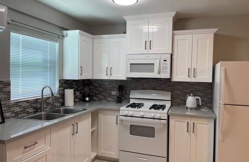 Jennings House | Charming 2-bedroom spacious Apartment home