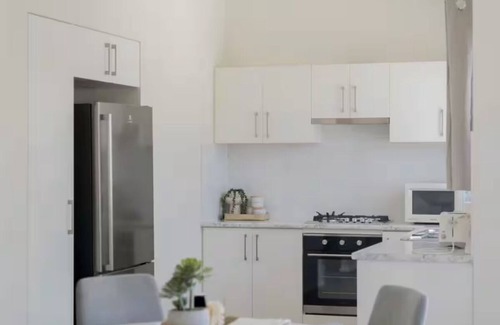 Thornlie Cottage | Charming 2-bedroom spacious family cottage with AC, Wi-Fi in soothing Thornlie