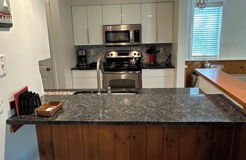 Stratton Mountain Condo | Charming 2-bedroom Stratton Mountain Condo with shuttle service