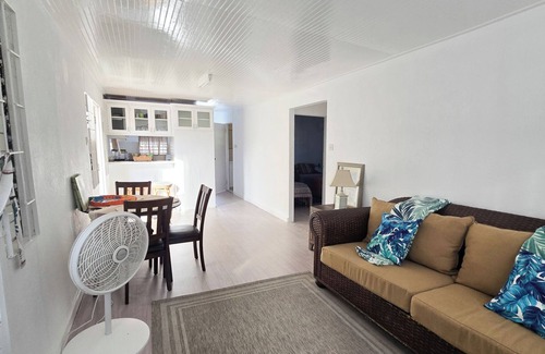 Graeme Hall Park Cottage | Charming 2-bedroom Sunshine Cottage on south coast with WiFi, AC