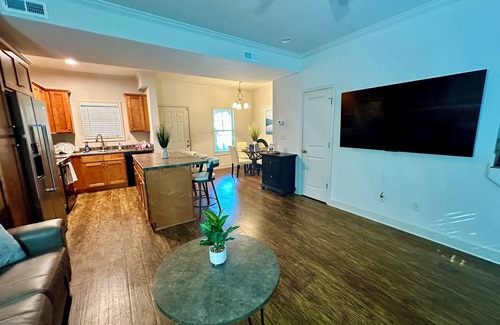 Northport House | Charming 2-bedroom townhome with AC, WiFi in enjoyable Northport. King Bed