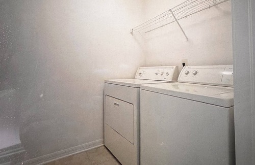 Riverview House | Charming 2-bedroom townhome in beautiful Riverview with WiFi, AC