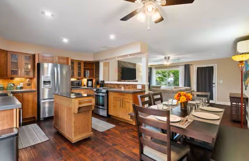 Washougal House | Charming 2 Bedroom Top Floor Duplex In Heart of Washougal
