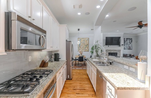 Washington Ave./ Memorial Park House | Charming 2-bedroom townhome with WiFi, AC in amazing Houston