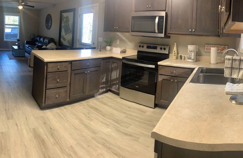 Benton House | Charming 2-bedroom townhome in Benton with AC