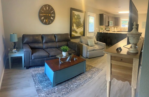 Benton House | Charming 2-bedroom townhome in Benton with AC