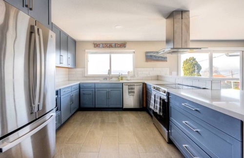 Tacoma House | Charming 2-bedroom unit with WiFi, AC with amazing Puget Sound view in Tacoma