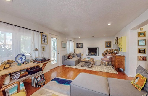 Sawmill Area House | Charming 2-bedroom bungalow in beautiful Albuquerque w/AC, WiFi, great location.