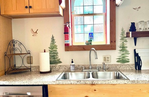 Chestertown Cabin | Charming 2-bedroom cabin in welcoming Chestertown with Lake Views and WiFi