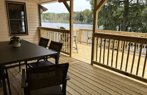 Chocowinity House | Charming 2-bedroom Waterfront House with private boat slip on Blount's Creek