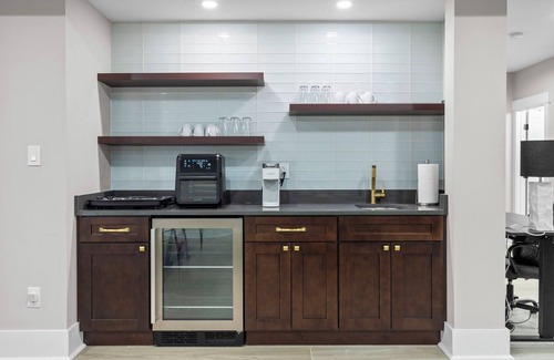 West Falls Church Apartment | Charming 2-bedroom basement apartment with ping pong table
