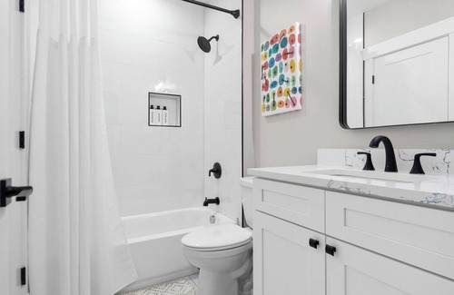 West Falls Church Apartment | Charming 2-bedroom basement apartment with ping pong table