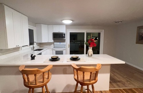Federal Way House | Charming 2-bedroom house in beautiful Federal Way with WiFi. 20 min to SeaTac