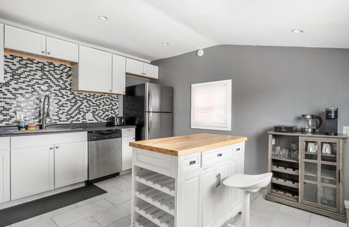 Indianapolis House | Charming 2 Bedroom with in Home Gym