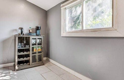 Indianapolis House | Charming 2 Bedroom with in Home Gym