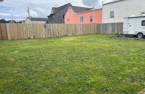 Lincoln City Apartment | Charming 2-bedroom apartment with WiFi, AC in enjoyable Lincoln City, ocean