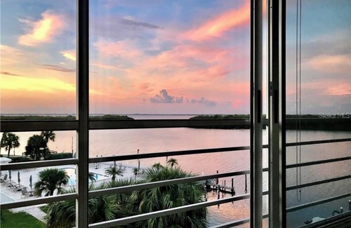 Longboat Key Condo | Charming 2-bedroom condo in marvelous Longboat Key with WiFi, AC.