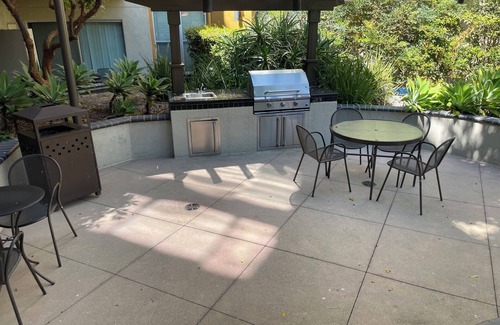 Del Aire Apartment | Charming 2-bedroom apartment by LAX with every amenities you will require & more