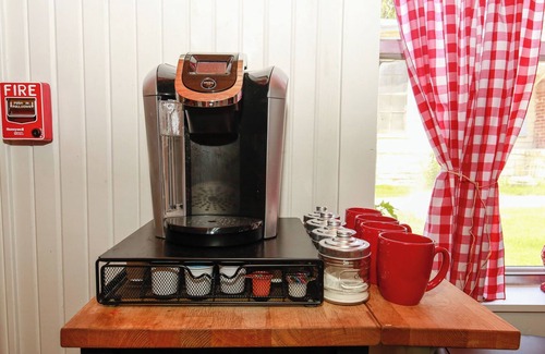 Marble Falls Cottage | Charming 2-bedroom cottage with AC, WiFi in Marble Falls