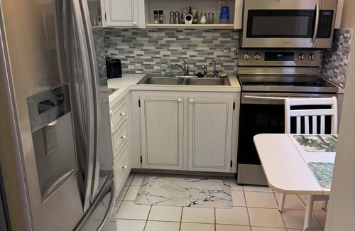 Marco Island Condo | Charming 2-bedroom condo in delightful Marco Island with AC, pool and dock.
