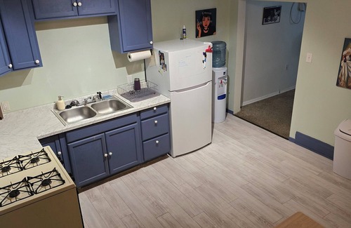 McKees Rocks House | Charming 2-bedroom townhome in blue collar McKees Rocks with AC