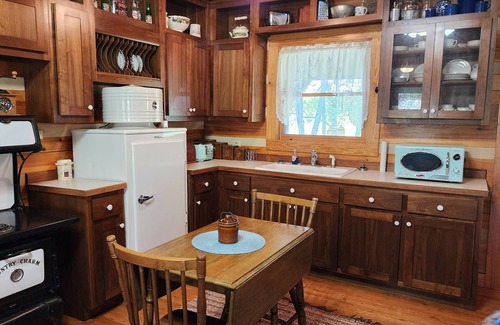 McMinnville Cabin | Charming 2 Bedroom Cabin in Nature with Antique Furnishings, Fire Pit, and More!