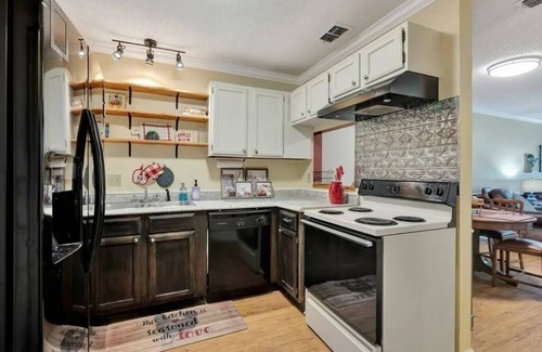 Nacogdoches House | Charming 2-bedroom Townhome - Close to SFA