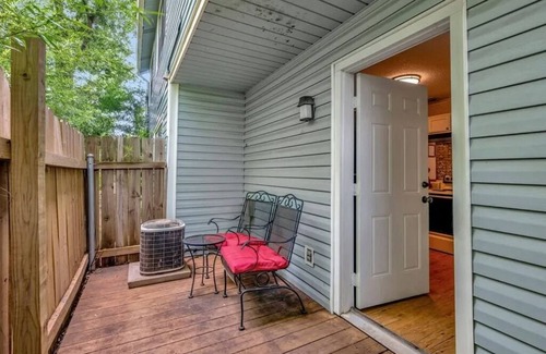 Nacogdoches House | Charming 2-bedroom Townhome - Close to SFA