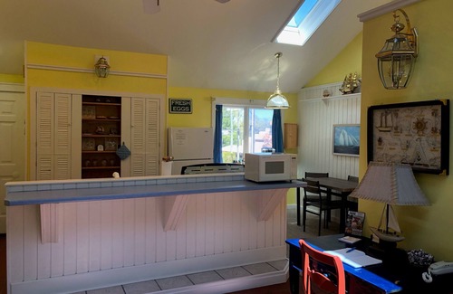 New Buffalo Condo | Charming 2-bedroom, 2 bath condo in awesome New Buffalo!