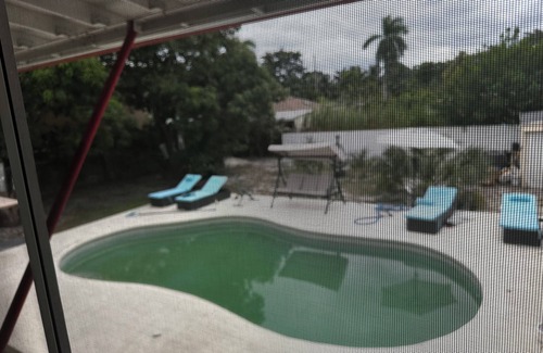 Fort Lauderdale Apartment | Charming 2-bedroom apartment with AC, WiFi in nice Oakland Park