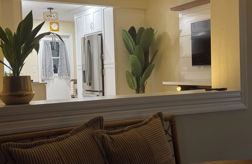 Ormond Beach House | Charming 2-bedroom bungalow with AC, WiFi in peaceful Ormond By The Sea