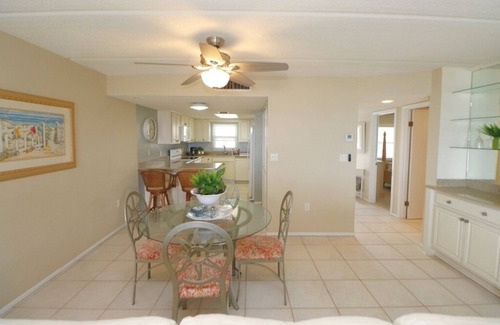 Glenwood Condo | Charming 2-bedroom beachside condo with pool!
