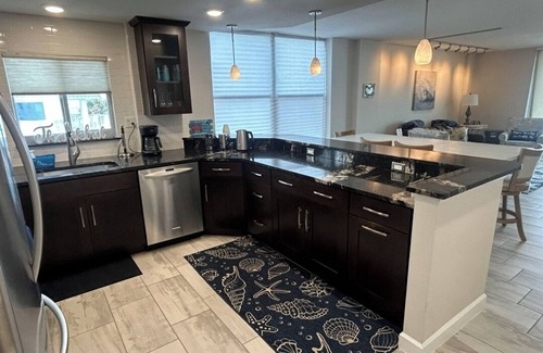 O'byrne Condo | Charming 2-bedroom condo in wonderful Ormond Beach with pool, WiFi, Smart TVs