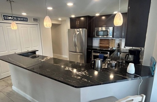 O'byrne Condo | Charming 2-bedroom condo in wonderful Ormond Beach with pool, WiFi, Smart TVs