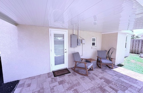 Ormond-by-the-Sea House | Charming 2-bedroom house in fantastic Ormond Beach. 3 minute walk to the beach.