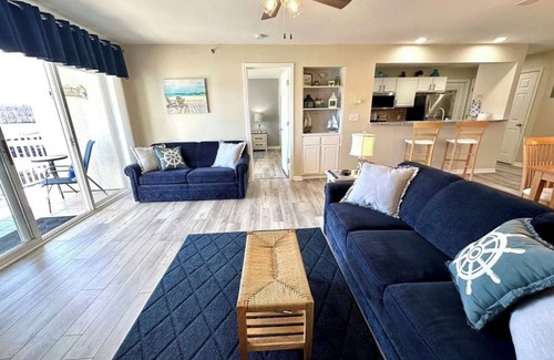 Kaiser Condo | Charming 2-bedroom condo in brilliant Osage Beach with AC, WiFi