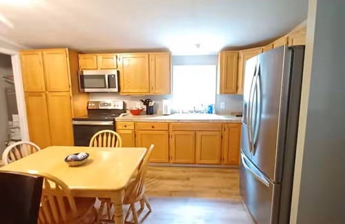 Prudenville House | Charming 2-bedroom house in fabulous Houghton Lk/Prudenville: WiFi, AC, 2/2!
