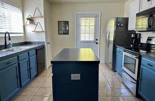West San Antonio House | Charming 2-bedroom house in San Antonio close to Lackland AFB & Hospitals