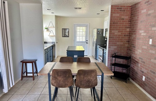 West San Antonio House | Charming 2-bedroom house in San Antonio close to Lackland AFB & Hospitals