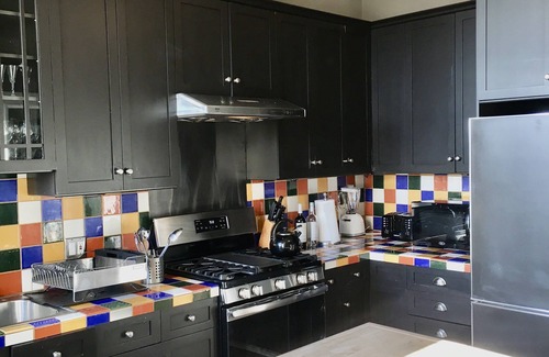 Pacific Heights Apartment | Charming 2 Bedroom Victorian top floor private apartment in Pacific Heights home